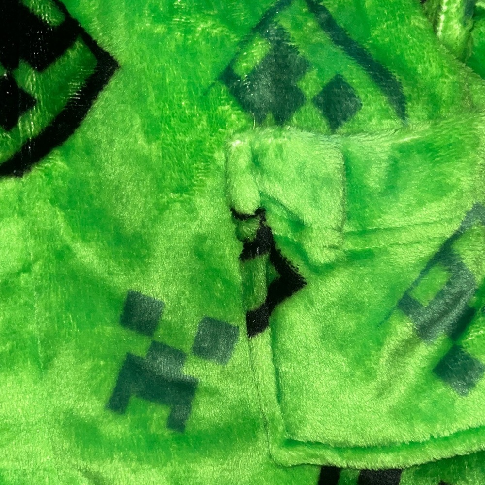 Minecraft Kids Plush Robe - Picture 2 of 3